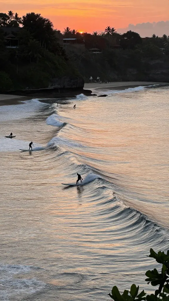 Best Time To Visit Bali For Surfing: 5 Essential Months for Surfing Bali Waves 15 Golden Hour Sets for Sunset Lovers