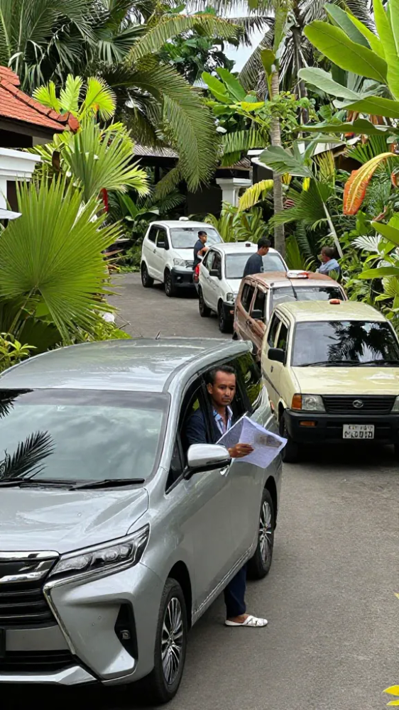 Availability of Private Drivers and Guides