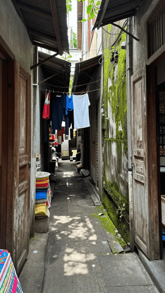 Art Market Back Alleys for Photography