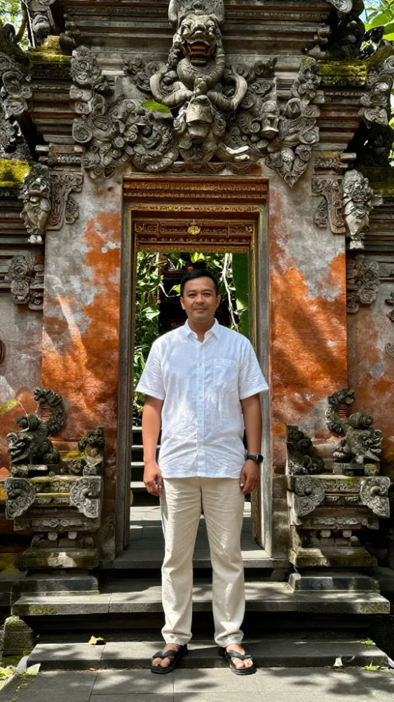 Lightweight Cotton Chinos for Temple Visits